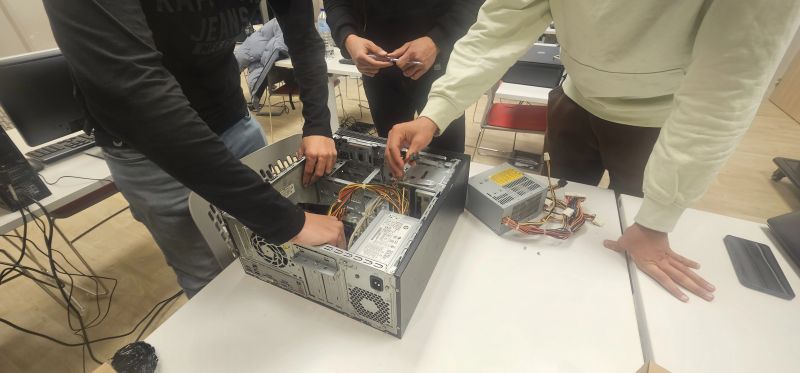 Atelier pratique de montage et d&eacute;montage d'un ordinateur
