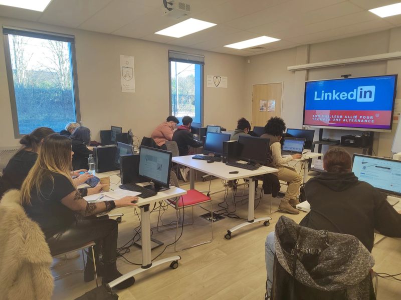 Participants de la Pr&eacute;pa M&eacute;tiers en atelier au campus de M&eacute;ru