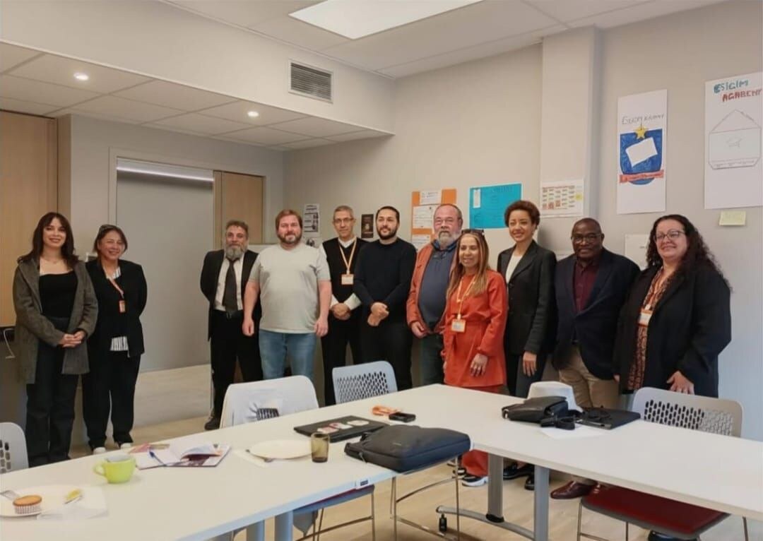 Équipe ESICIM réunie avec des partenaires institutionnels et professionnels