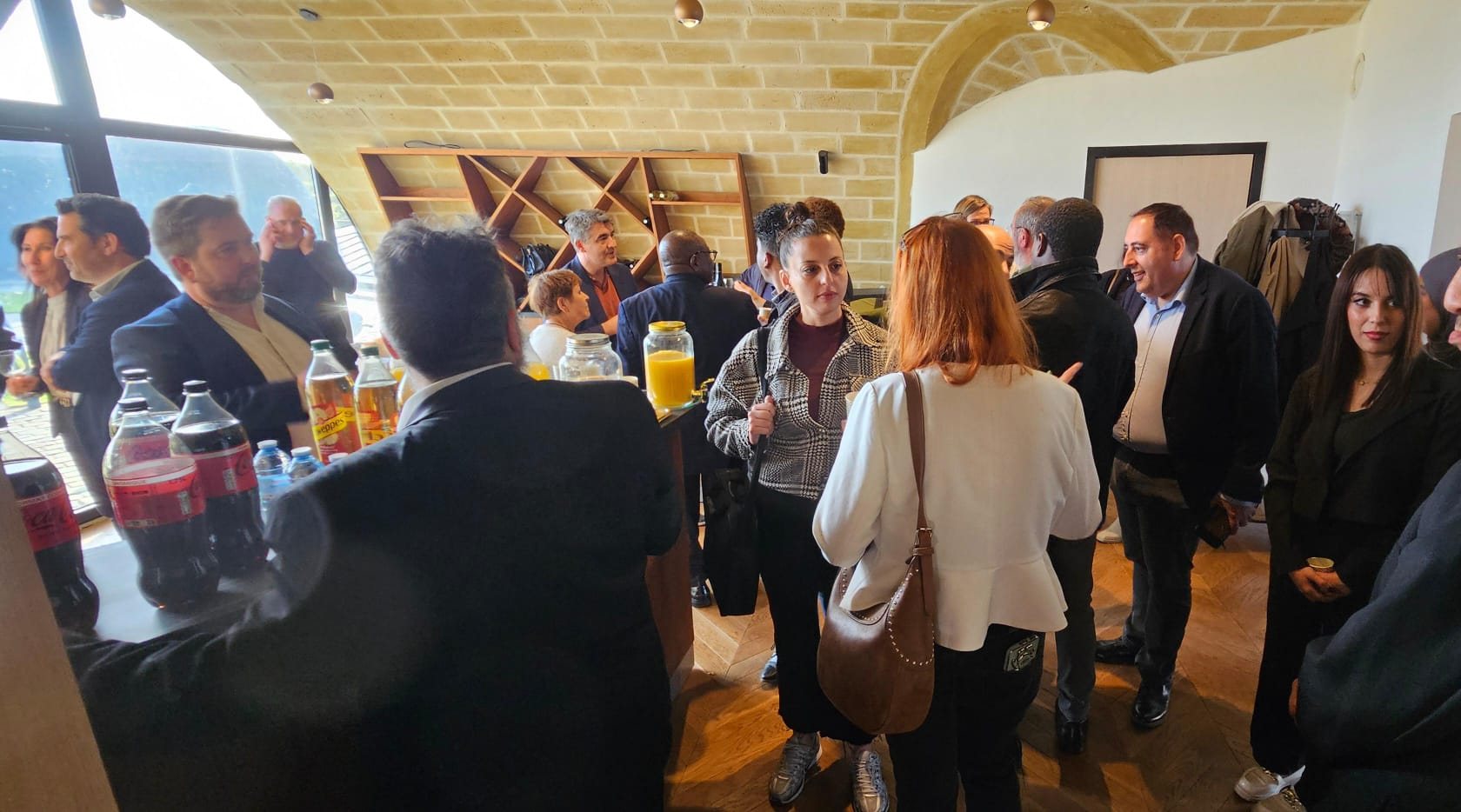 Participants en discussion lors d'un afterwork ESICIM ACADEMY